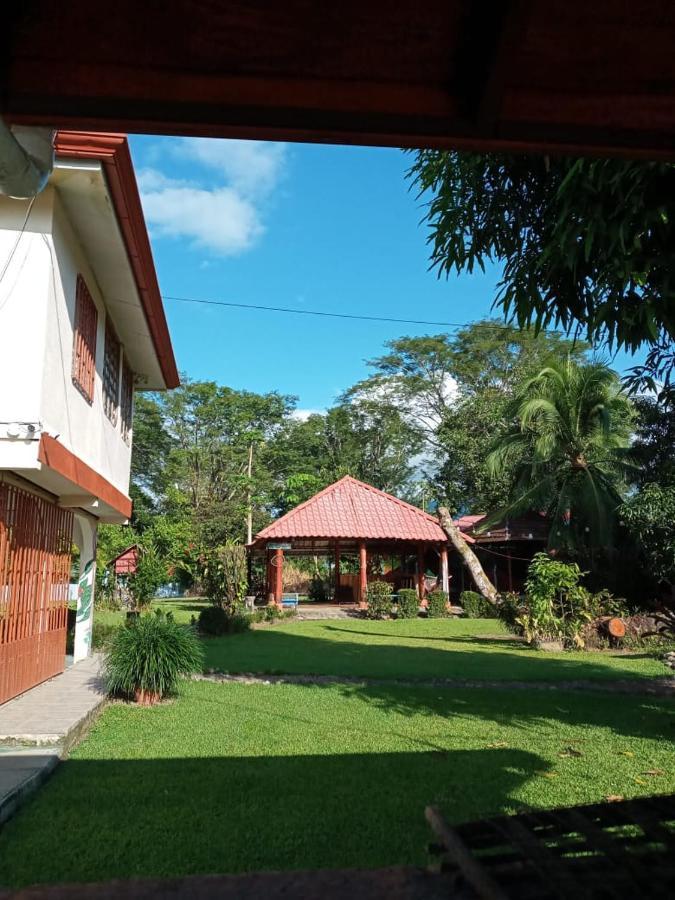 Yubarta Lodge อูวีตา ภายนอก รูปภาพ