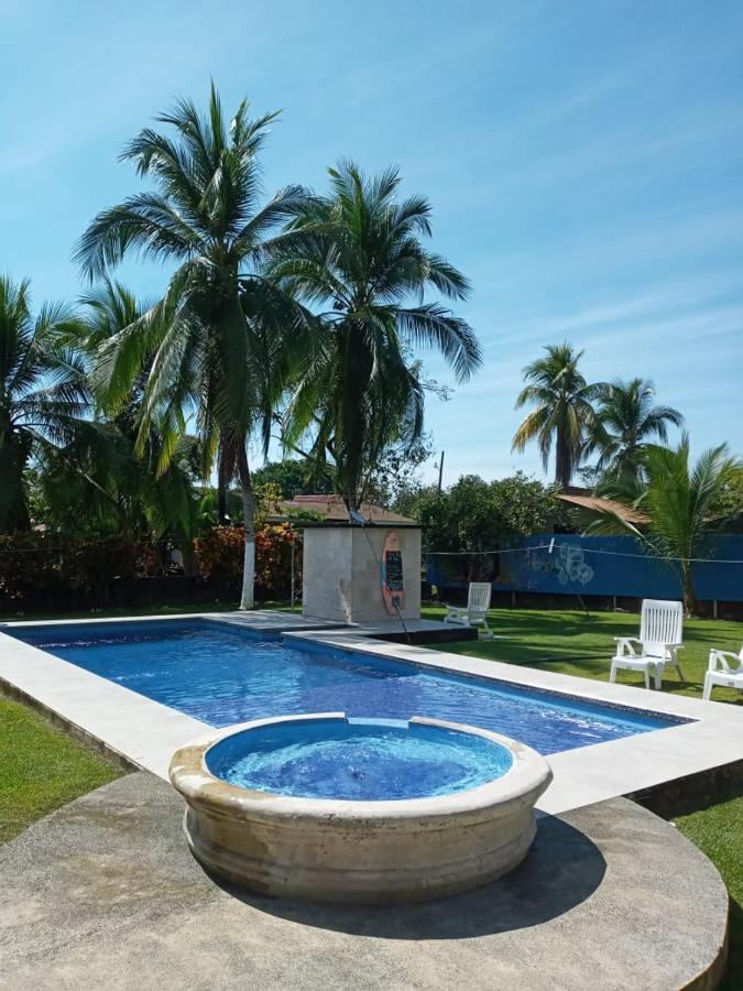 Yubarta Lodge อูวีตา ภายนอก รูปภาพ
