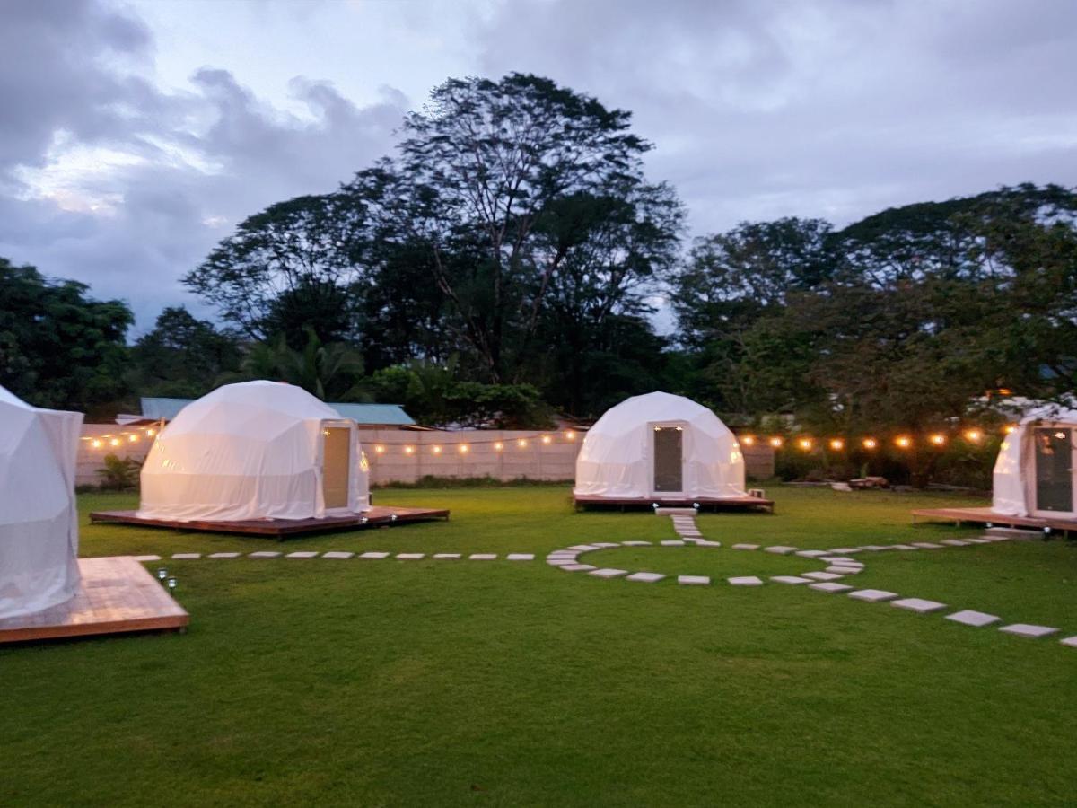 Yubarta Lodge อูวีตา ภายนอก รูปภาพ