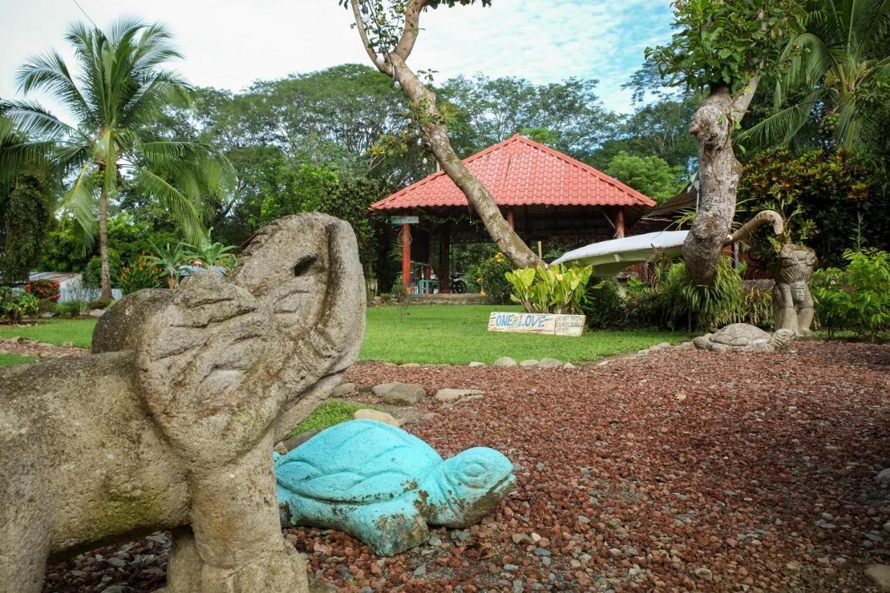 Yubarta Lodge อูวีตา ภายนอก รูปภาพ
