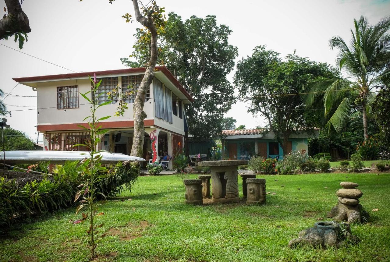 Yubarta Lodge อูวีตา ภายนอก รูปภาพ
