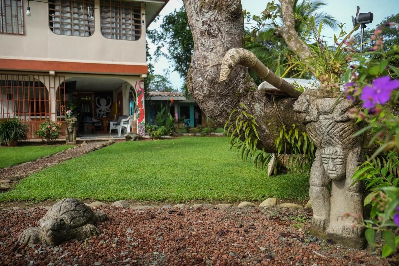 Yubarta Lodge อูวีตา ภายนอก รูปภาพ