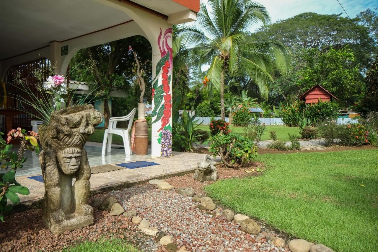 Yubarta Lodge อูวีตา ภายนอก รูปภาพ