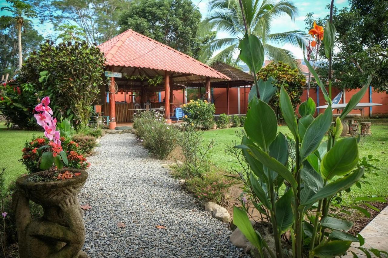 Yubarta Lodge อูวีตา ภายนอก รูปภาพ