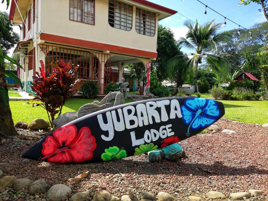 Yubarta Lodge อูวีตา ภายนอก รูปภาพ